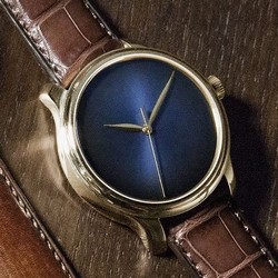 H. Moser & Cie Endeavour Centre Seconds Concept, Rose Gold, Midnight Blue Fume Dial 1343-0107