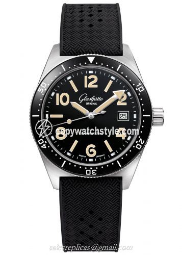 Glashutte Original SeaQ Date Stainless Steel / Black / Rubber / Pin 1-39-11-06-80-06 Glashutte Original SeaQ Date Stainless Steel / Black / Rubber / Pin 1-39-11-06-80-06