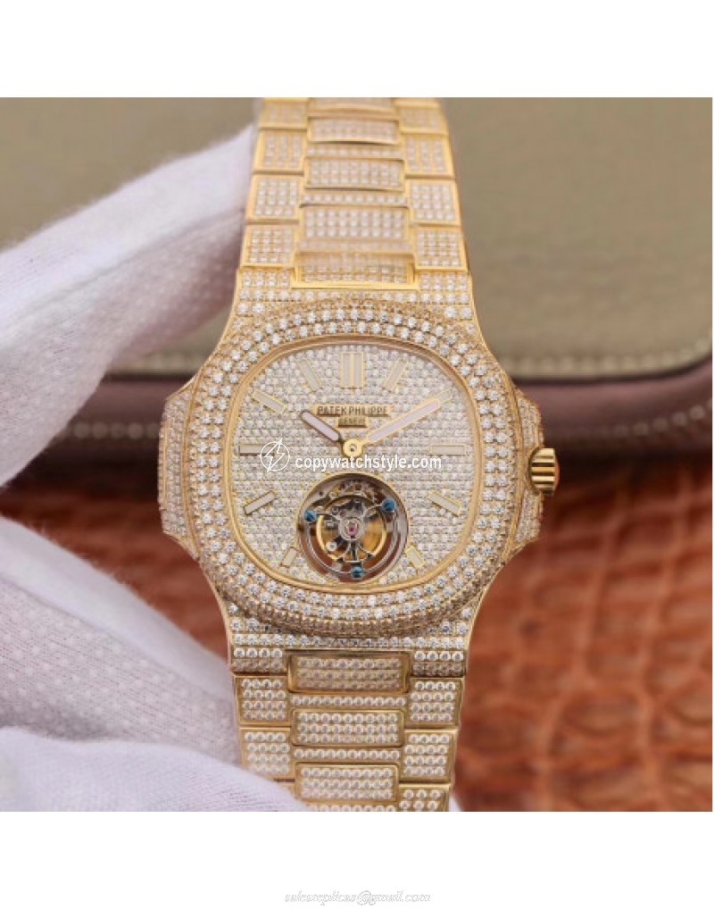 Patek Philippe Nautilus Jumbo 5711 R8 Yellow Gold & Diamonds Diamond Patek Philippe Nautilus Jumbo 5711 R8 Yellow Gold & Diamonds Diamond