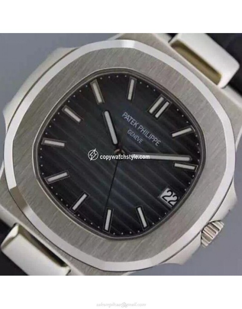 Patek Philippe Nautilus Jumbo 5711 Stainless Steel Blue Patek Philippe Nautilus Jumbo 5711 Stainless Steel Blue