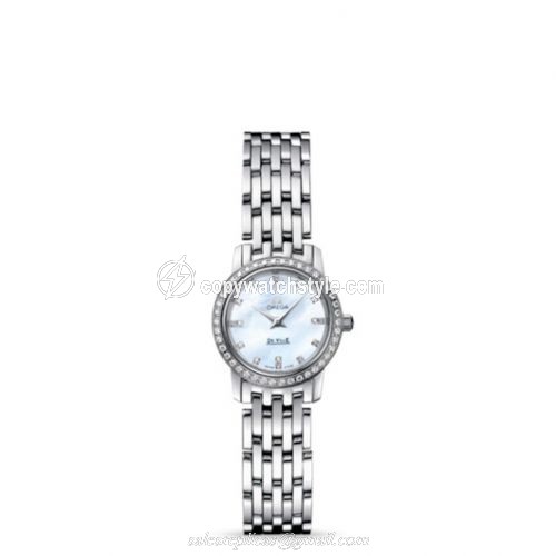 Omega De Ville Prestige Quartz 22 Stainless Steel / Diamond / MOP / Bracelet 4575.75.00 Omega De Ville Prestige Quartz 22 Stainless Steel / Diamond / MOP / Bracelet 4575.75.00