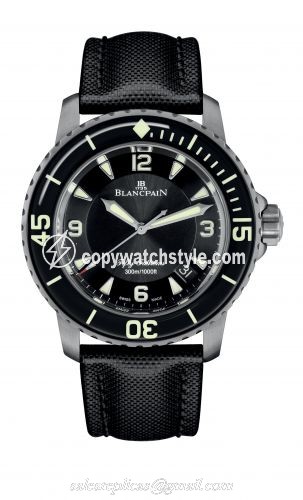Blancpain Fifty Fathoms Automatique Titanium / Black / Canvas 5015-12B30-B52A Blancpain Fifty Fathoms Automatique Titanium / Black / Canvas 5015-12B30-B52A