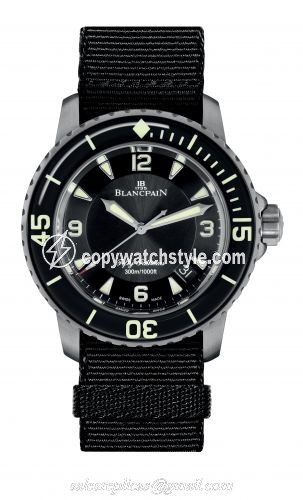 Blancpain Fifty Fathoms Automatique Titanium / Black / NATO 5015-12B30-NABA Blancpain Fifty Fathoms Automatique Titanium / Black / NATO 5015-12B30-NABA