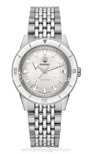 Rado HyperChrome Captain Cook 37 White / Bracelet R32500013 Rado HyperChrome Captain Cook 37 White / Bracelet R32500013